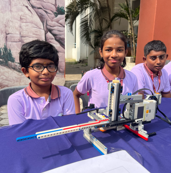 Tekzow STEMHub robotics training